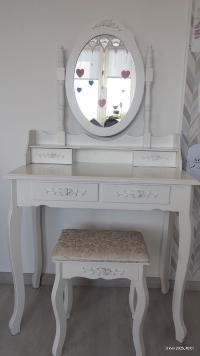 Aktualna  Toaletka z taboretem