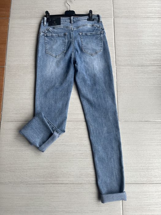 Spodnie jeansowe  nowosć Laulia