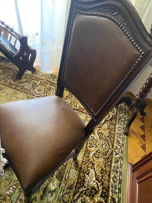 Conjunto mesa pé de galo e cadeiras