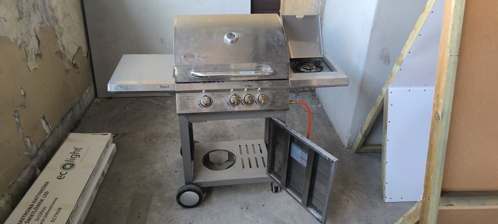 Grill       gazowy