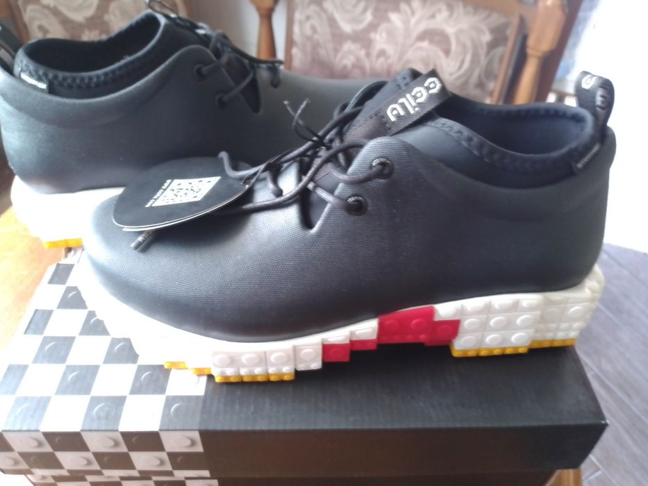 Продам крутые кроссовки