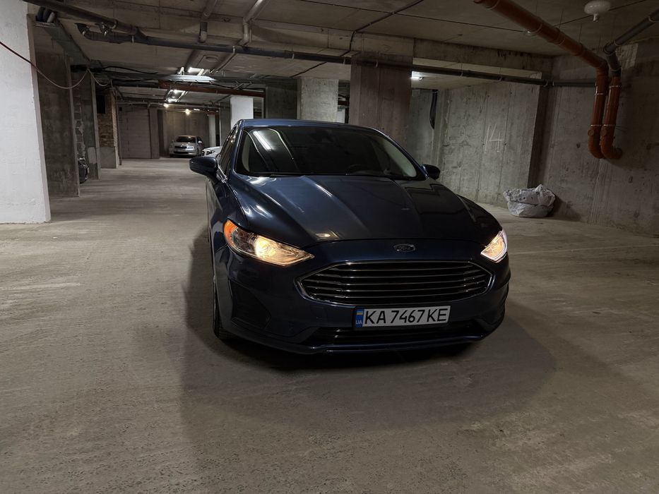 Оренда авто ford fusion hybrid. Автомобіль в оренду. Оренда в таксі.