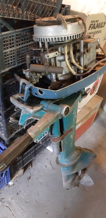 продам лодку пластик.