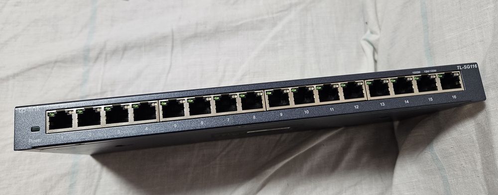 TP-Link TL-SG116 — гигабитный свитч на 16 портов