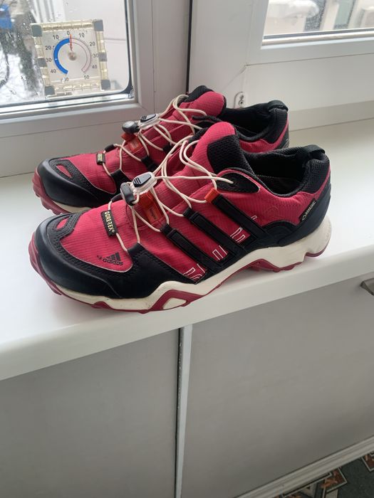 Кросівки жіночі adidas gore-tex 39,5 розмір