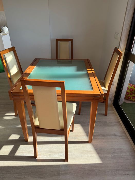 Mesa e cadeiras de Sala de Jantar