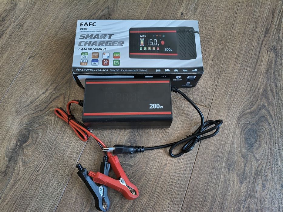 Автоматичний зарядний пристрій для всіх типів акамуляторів 12 V 15 А