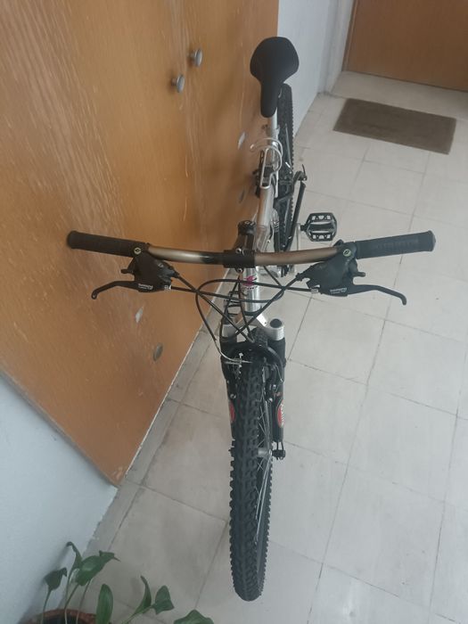 Bicicleta em alumínio