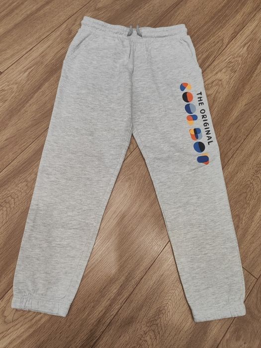 Spodnie dresowe chłopięce.