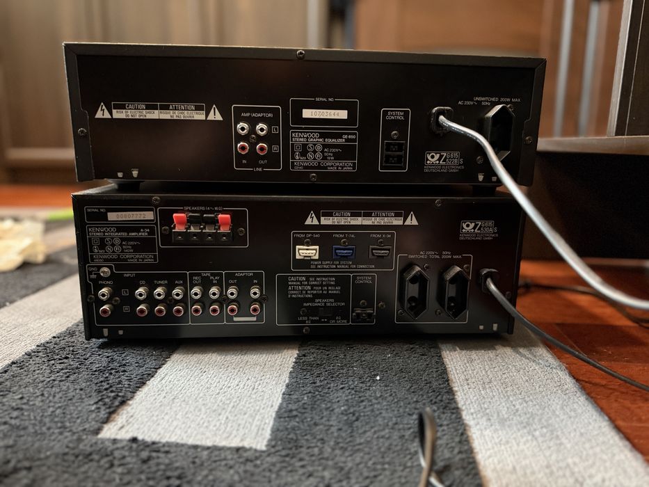 Kenwood krektor GE-850 z analizatorem widma.