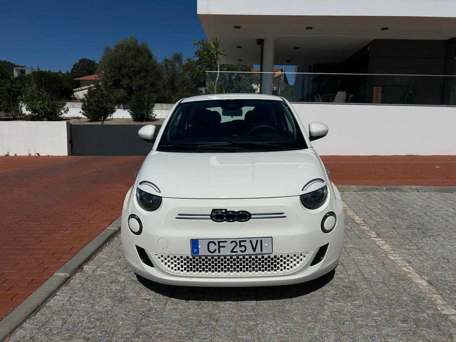 Fiat 500e 100% elétrico, versão de 23,8 kWh, em excelente estado geral/ muito económico