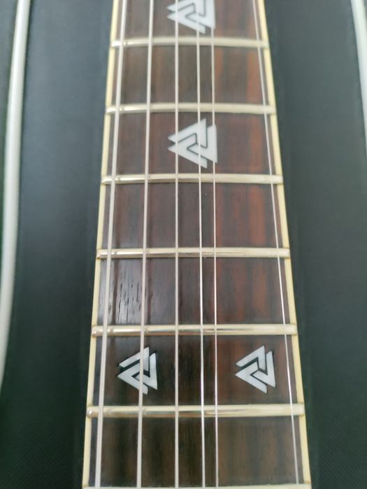 Guitarra Dean Tyrant Bloodstorm V