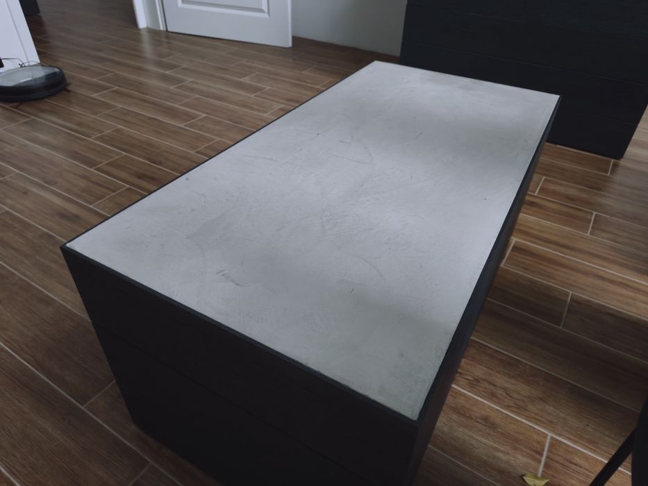 Stolik / ekspozytor sklepowy na kółkach