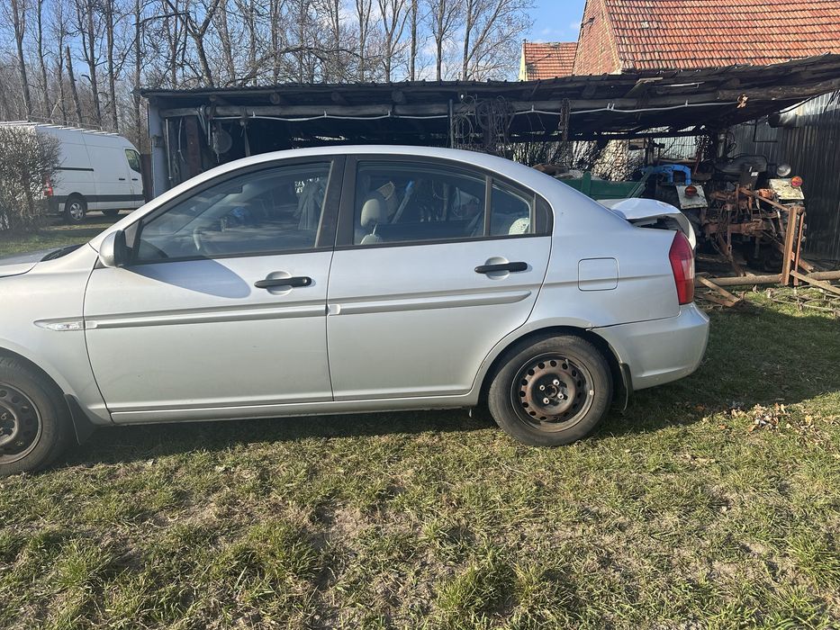 hyundai accent  2006 рік / мотор 1.4 бензин  з Німеччини