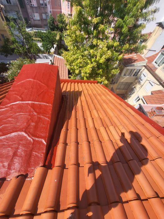 Lavagem e Impermeabilização de Telhados e Algerozes.