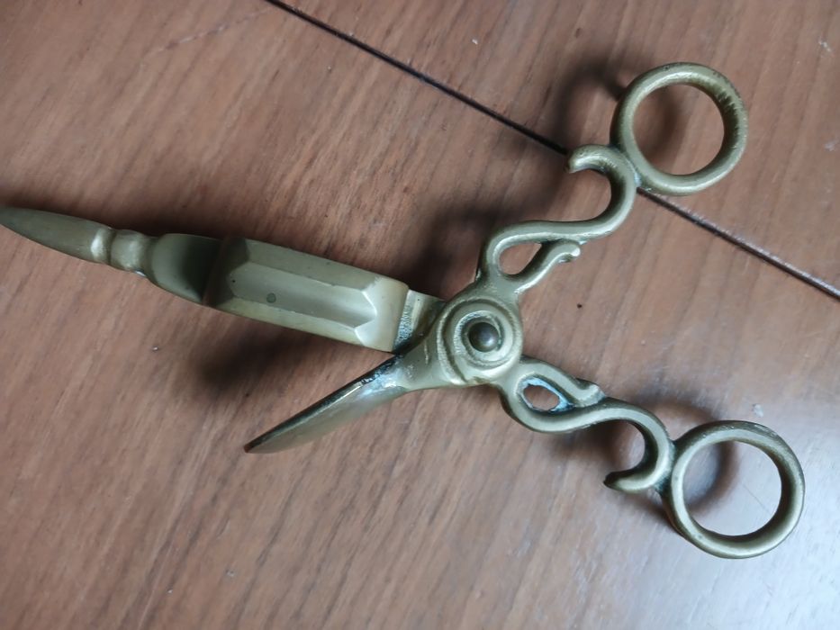 Старовині ножниці длягашення і відрізання фітіля (німечина)