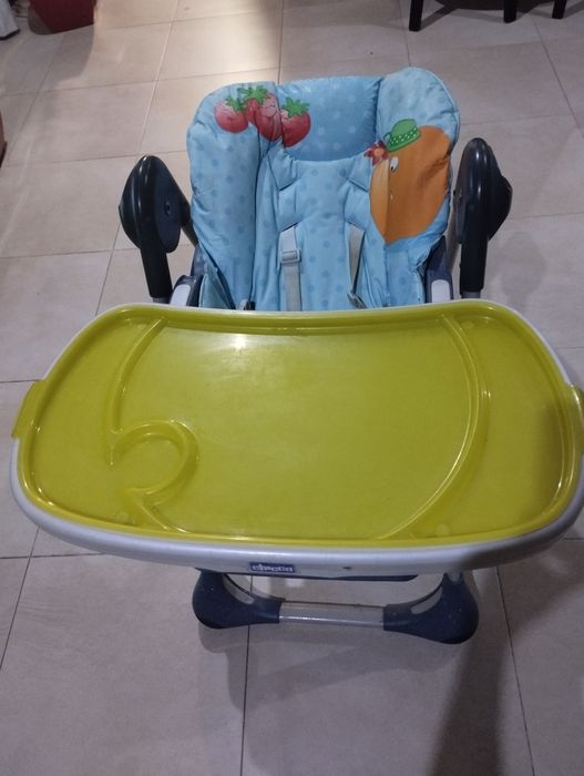 Cadeira de papa Chico Polly