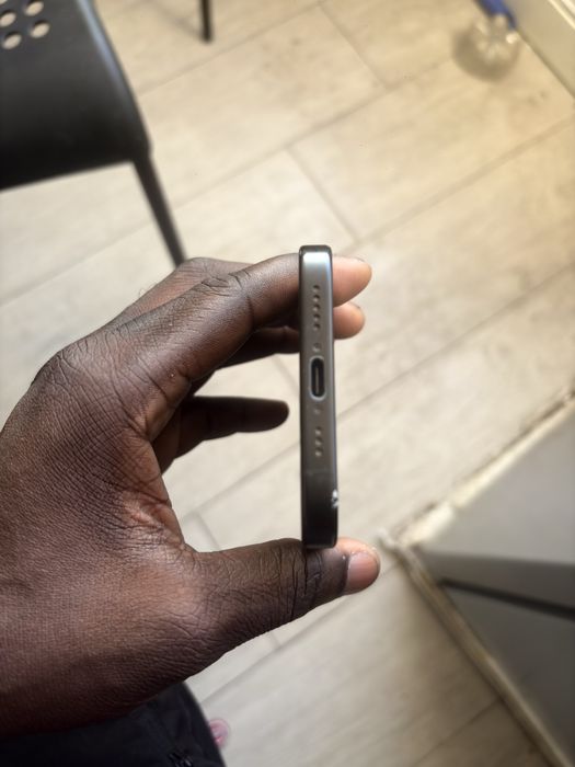 iPhone 16 Normal