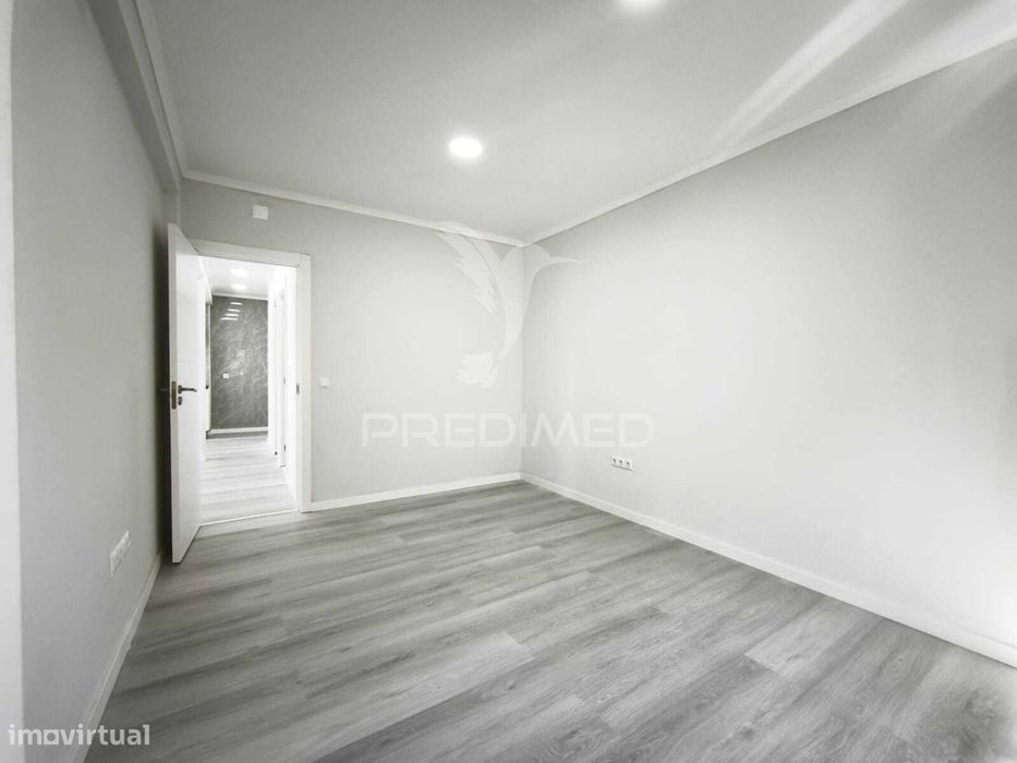 Apartamento T2 Remodelado com Arrecadação e Vista Rio – Setúbal