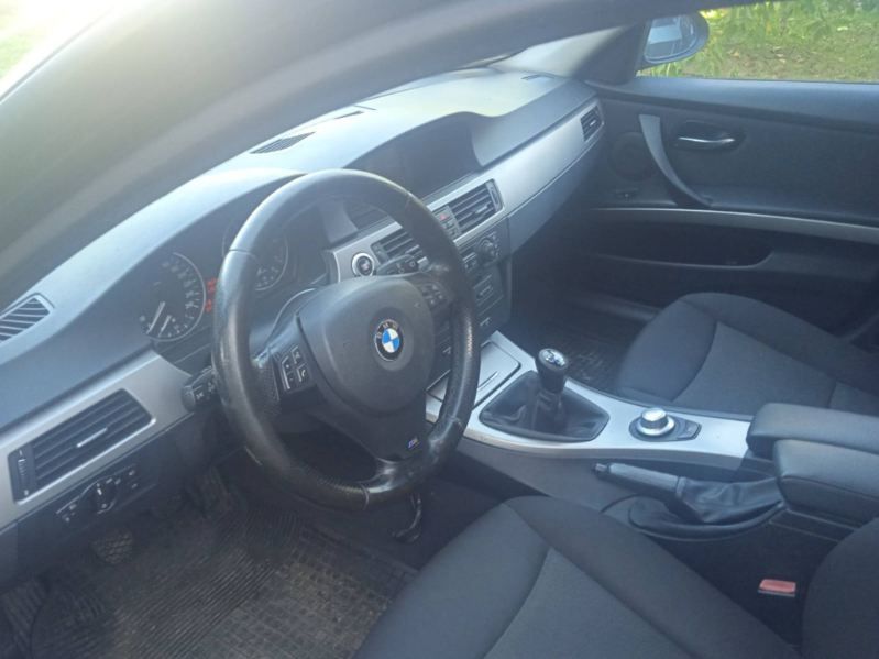 **BMW seria 320i**