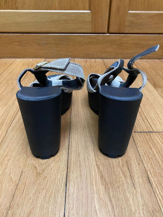 Sandálias plataforma, da Max, tamanho 39