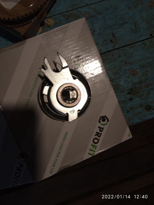 Продам запчастини ремінь ГРМ,ролік,помпу