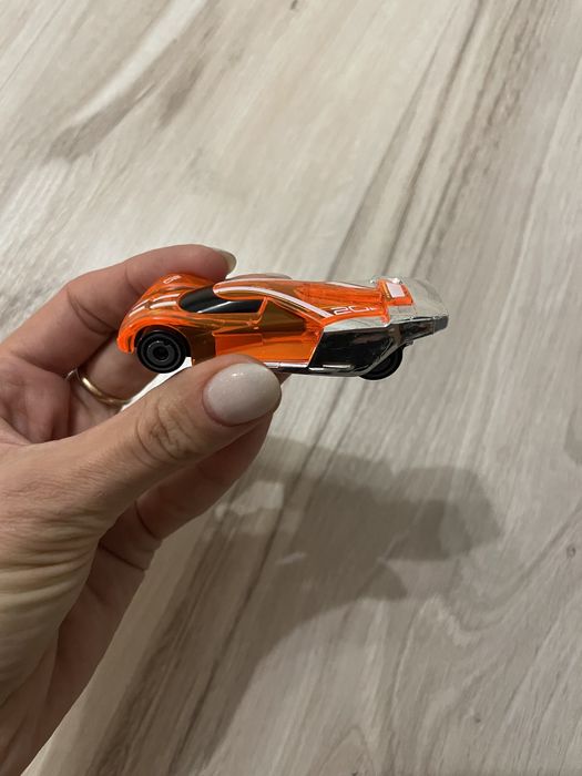 Машинка hot wheels