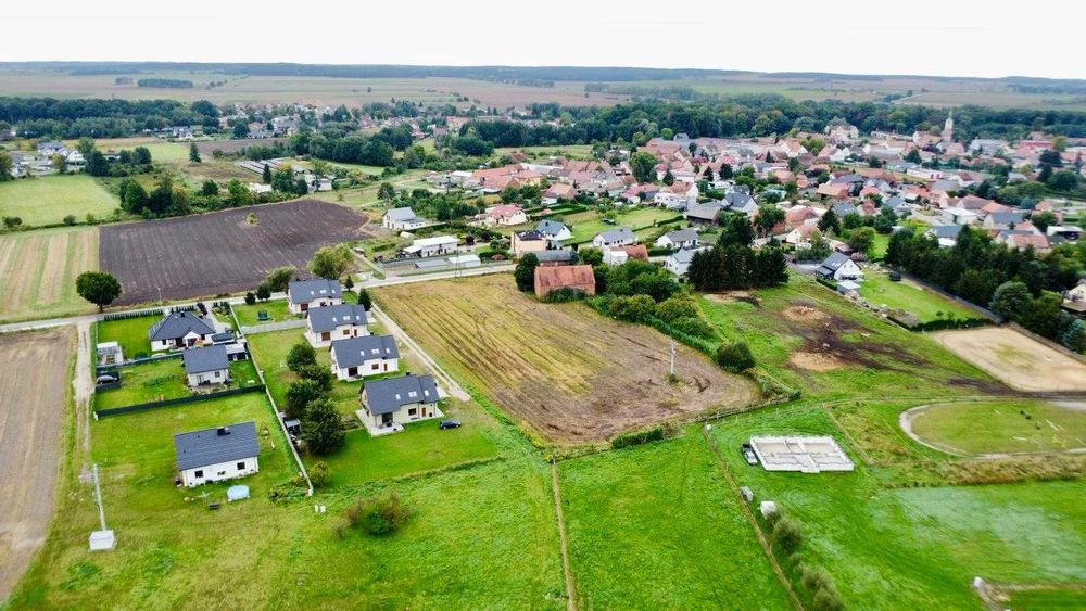Działka z rozpoczęta budowa budynku - Widok 2