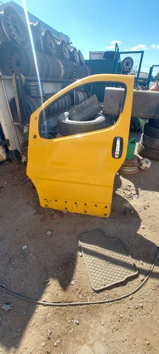 Двері водійські Renault Trafic Opel Vivaro Nissan Primastar