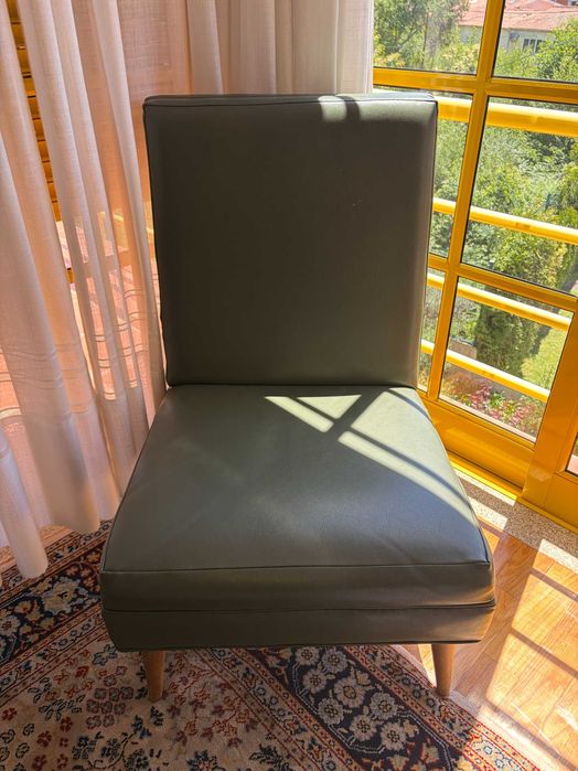 Cadeirão Vintage Mid-Century Verde Oliva (Pés Palito – Anos 60)