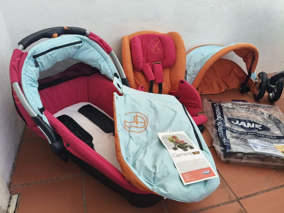 Carrinho bebé completo NOVO (caldeirinha, ovo e alcofa: JANE)