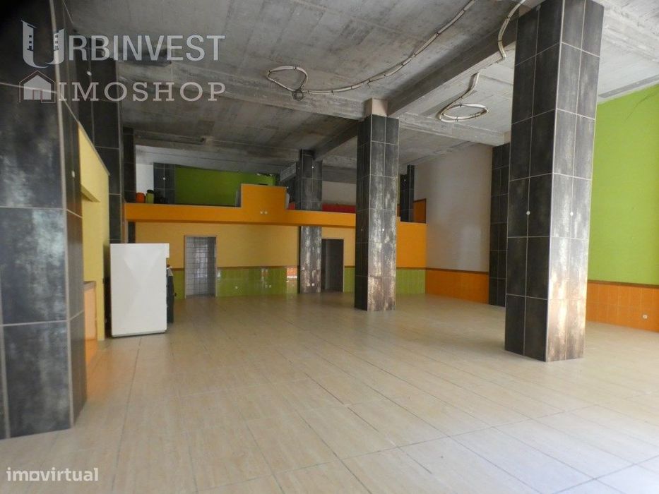 Loja para restauração, com todas as condições, no centro de Ferragudo.