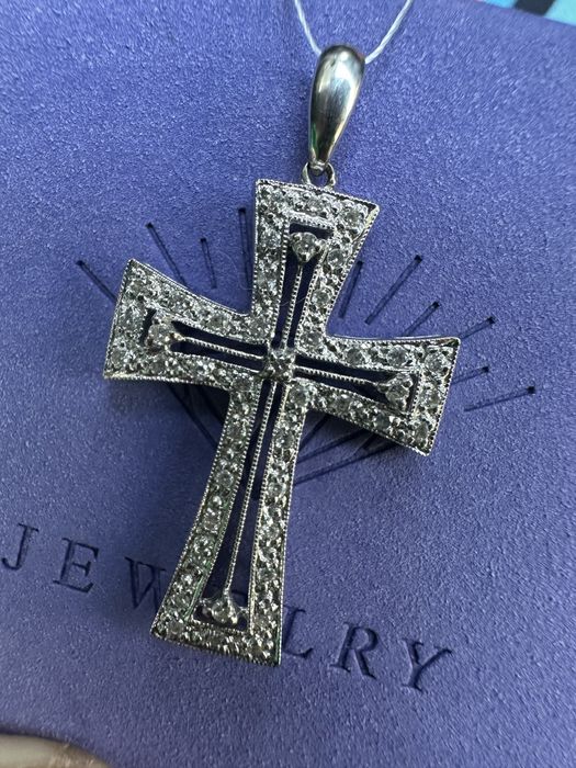 Золотой крестик с бриллиантами