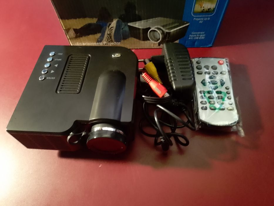 Проектор Led Projector UC28