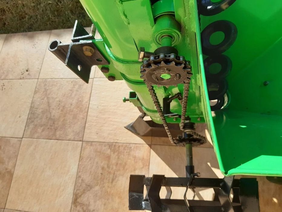 Картоплесаджанка однорядна до мотоблока8