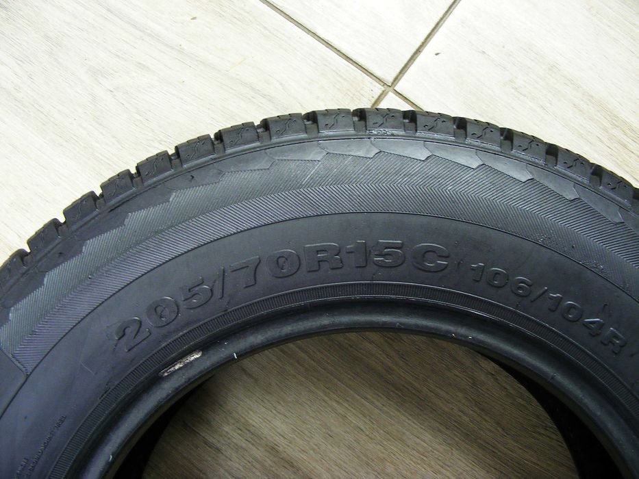 Зимова гума 205/70/15С -2 шт.Goodride SW612 .