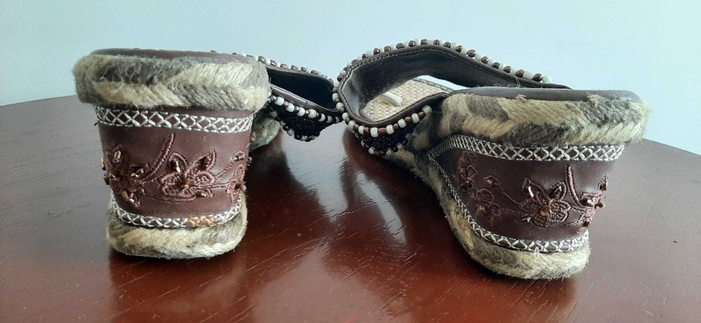 Japonki na koturnie 38 z koralikami na lato