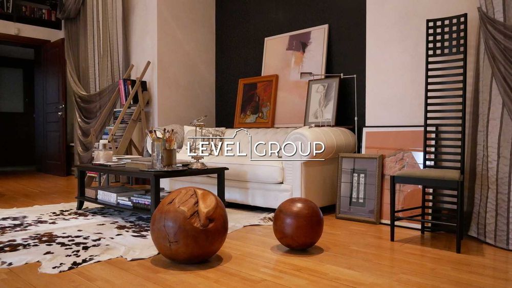 Будинок дизайнера S=555 м² ділянка 0,36га  біля озера Крюківщина Гатне