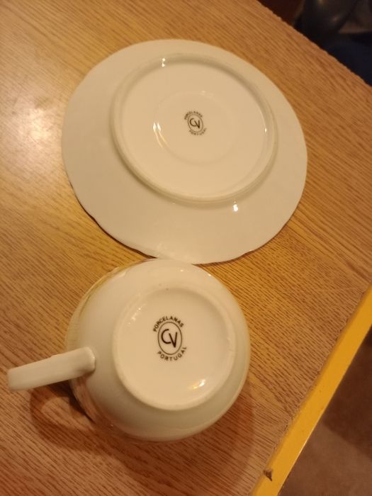 Chávena com pires de porcelana CV