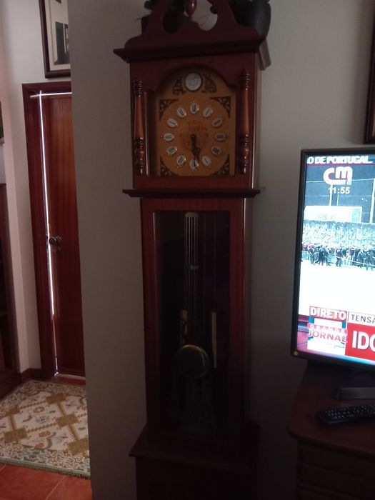 Relogio de pé  alto