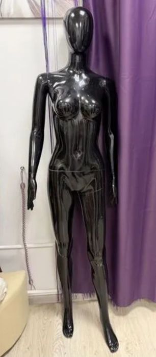 Манекени в повний зріст