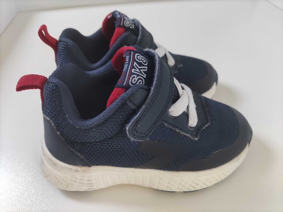 Sapatilhas e sapatos criança