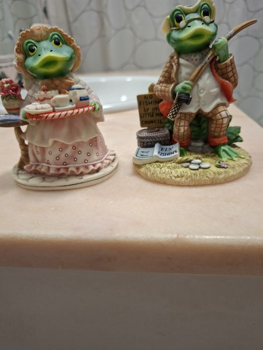 Par de figuras em porcelana inglesa " The Leonardo Collection "