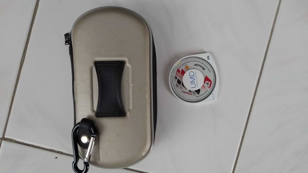 capa+jogo, usados a capa possui pequenos riscos devido ao uso.