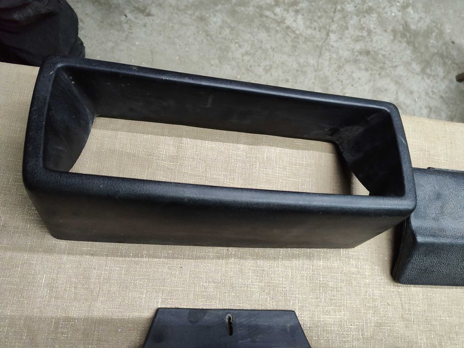 Пластик салону нива тайга 21213 щиток рамка борода панель козирок 2121