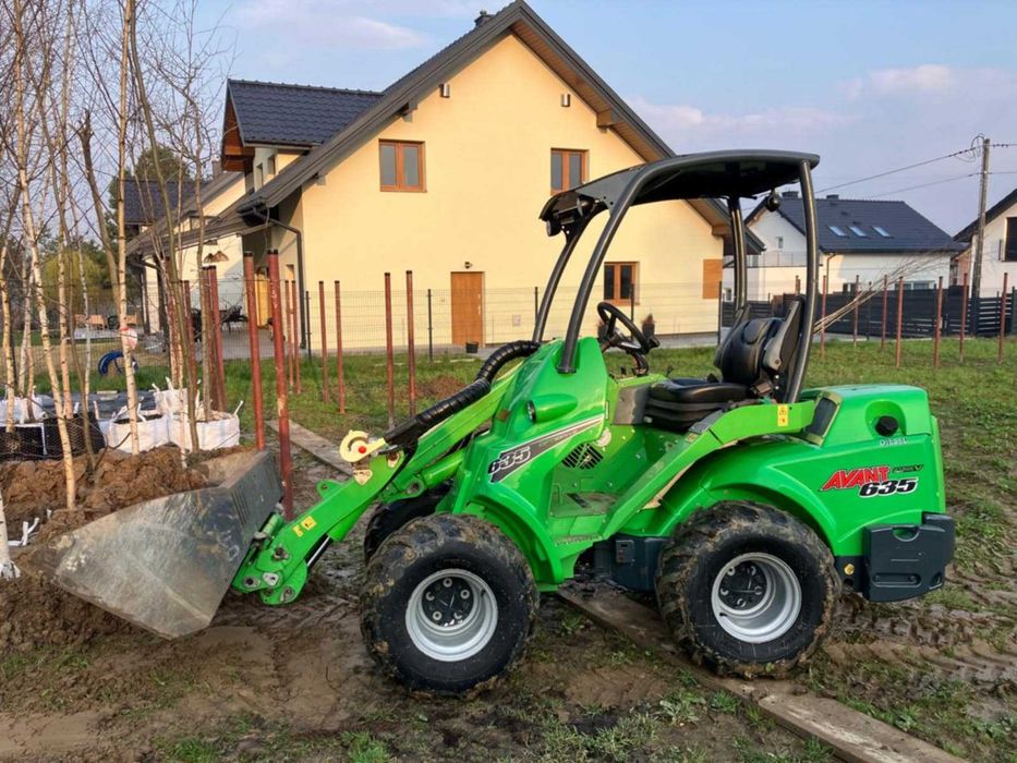 Zakładanie trawnika usługi glebogryzarką separacyjną Avant
