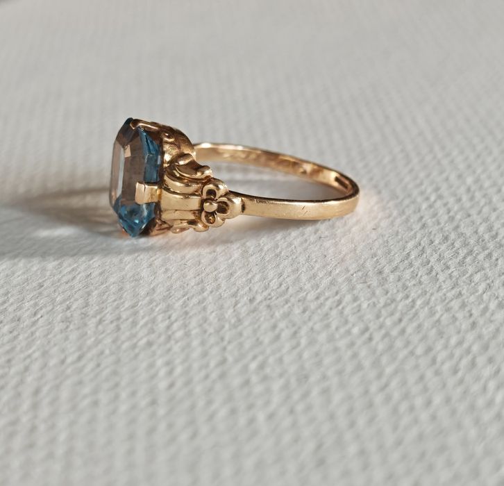 Pierścionek, złoto 18k, syntetyczny spinel, 1955 rok.