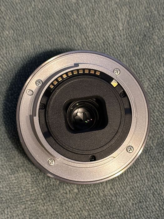 Obiektyw Sony SEL16F28