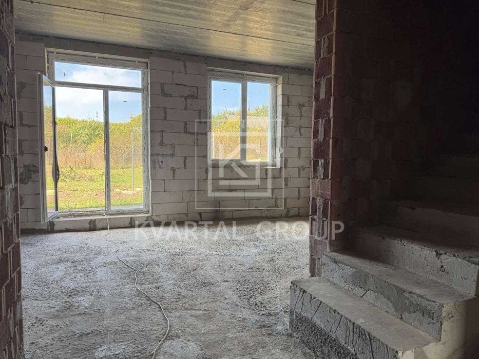 Продається дуплекс в Стоянці з готовими комунікаціями, ТОП локація!