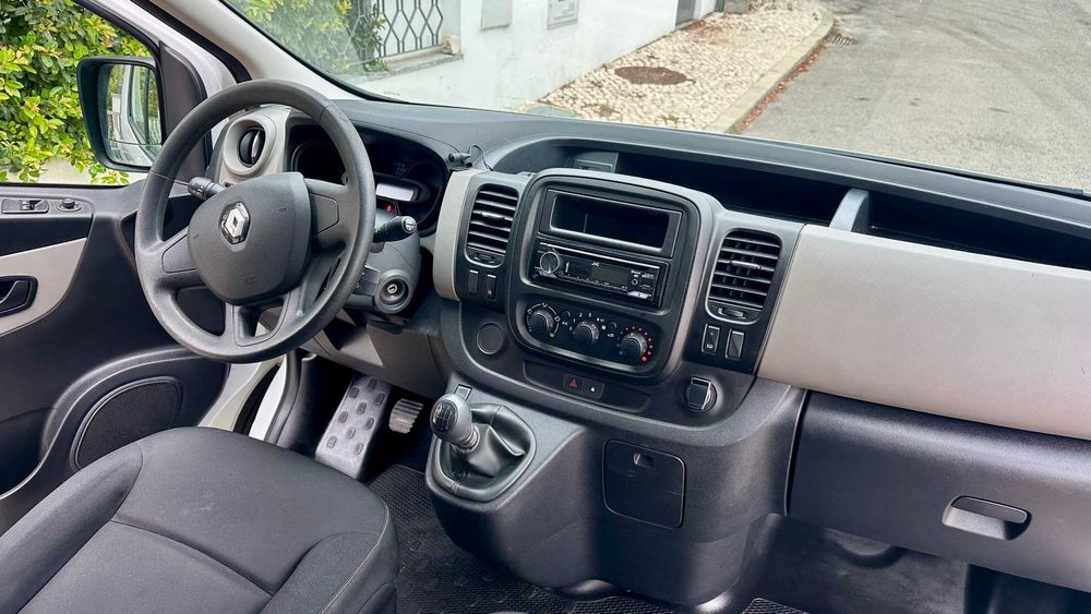 RENAULT TRAFIC 2018 H1L2 9 Lugares - Nacional